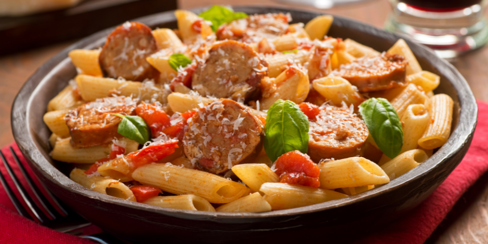 Pasta with ready-made arrabiata sauce and sausage